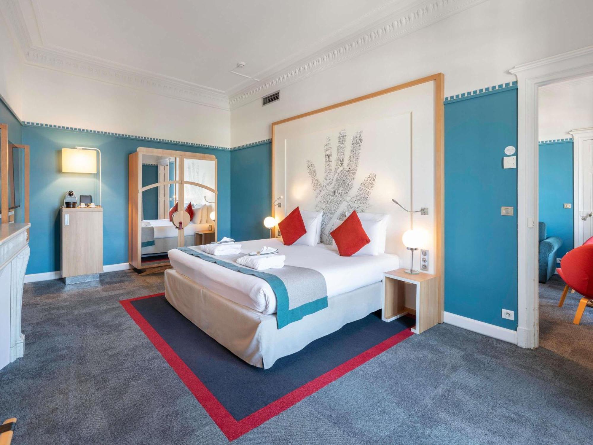 Suite with One Double Bed and Sofa Bed,1716990174:JPEG