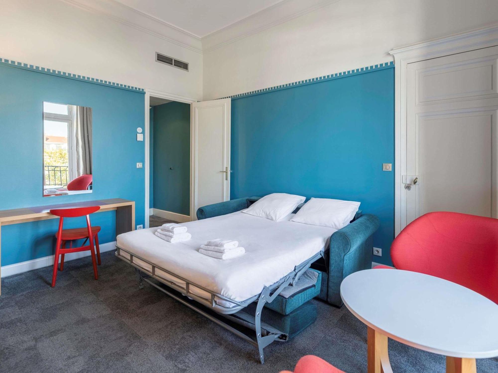 Suite One Double Bed One Double Sofa Bed